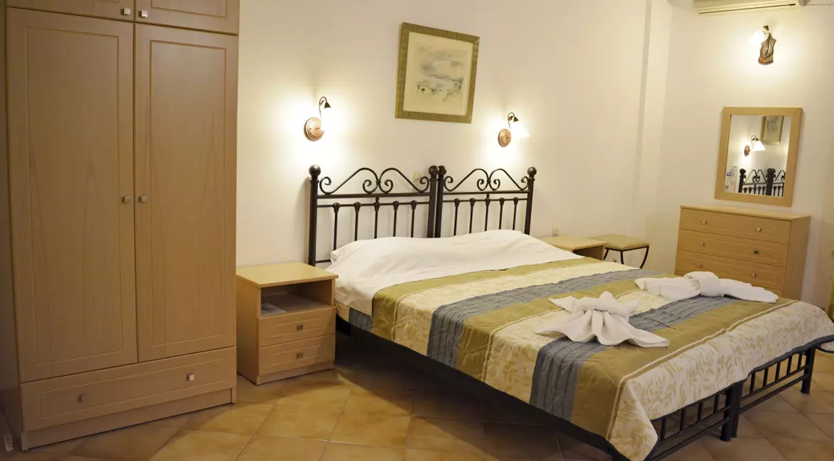 3-bed room with a view to the sea - Sunrise Studios, Agistri