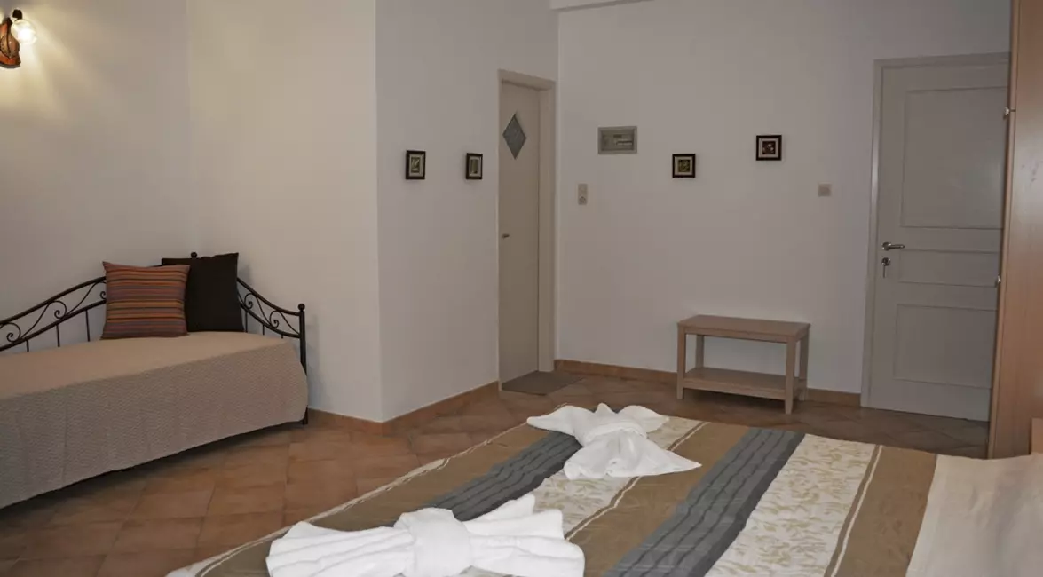 3-bed room with a view to the sea - Sunrise Studios, Agistri