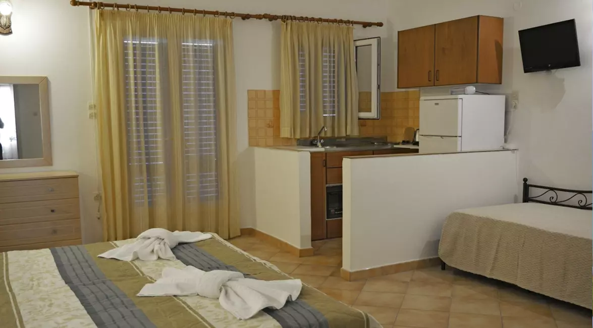 3-bed room with a view to the sea - Sunrise Studios, Agistri